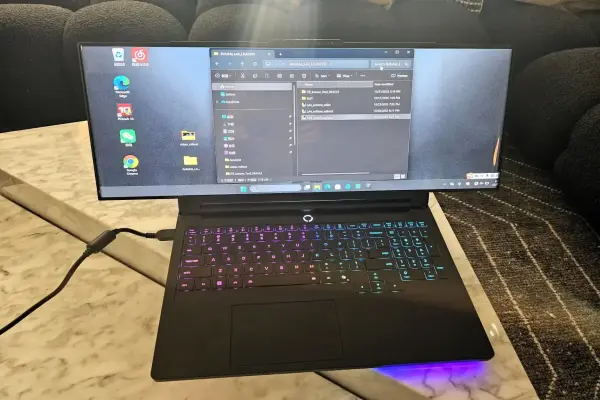 Lenovo ra mắt Legion Pro màn hình cuộn, có thể biến thành laptop gaming màn hình siêu rộng theo nhu cầu